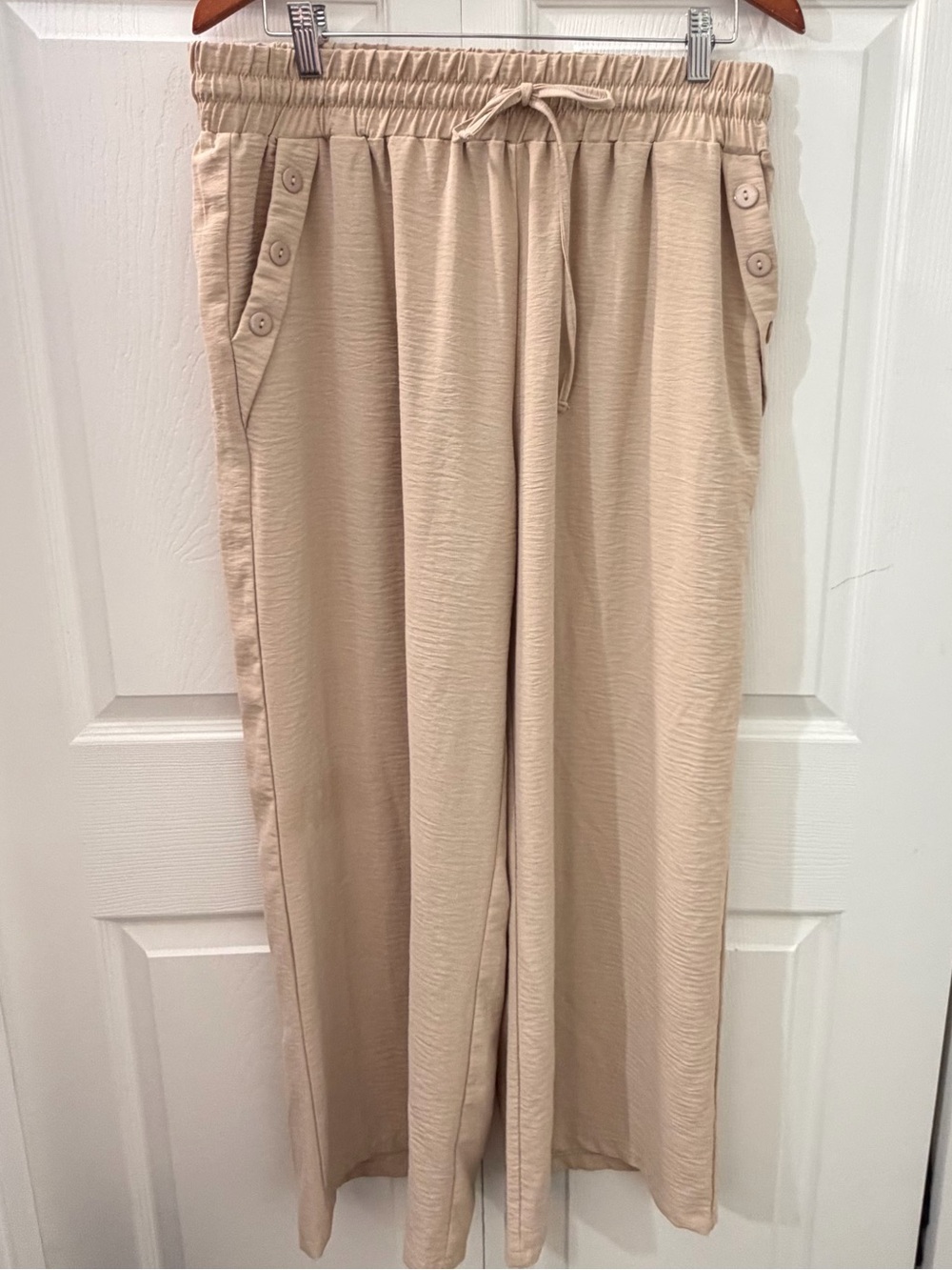 Women’s beige wide leg pull on pants XL Soft, lightweight flowy comfortable